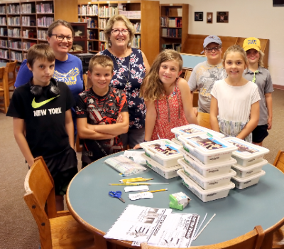 Students and faculty in library (file)