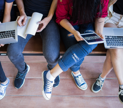 Students with devices (file)