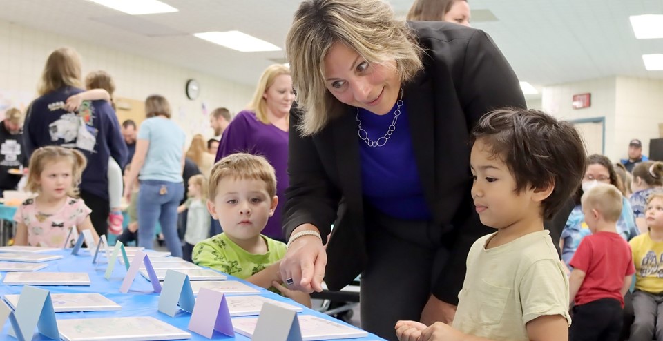 Superintendent with students (11/2022)