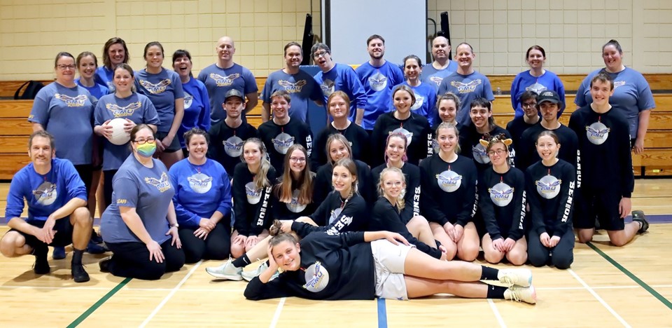 Seniors vs Staff volleyball group pic (12/2022)