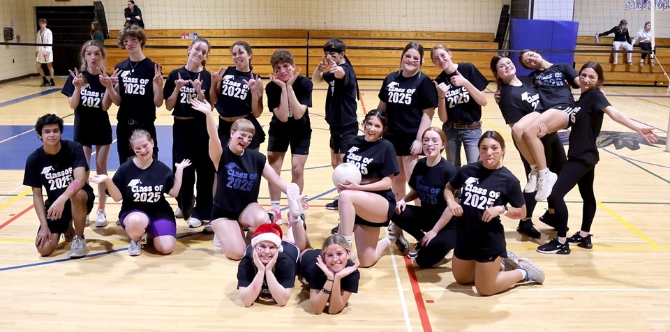 Seniors at volleyball (12/2024)